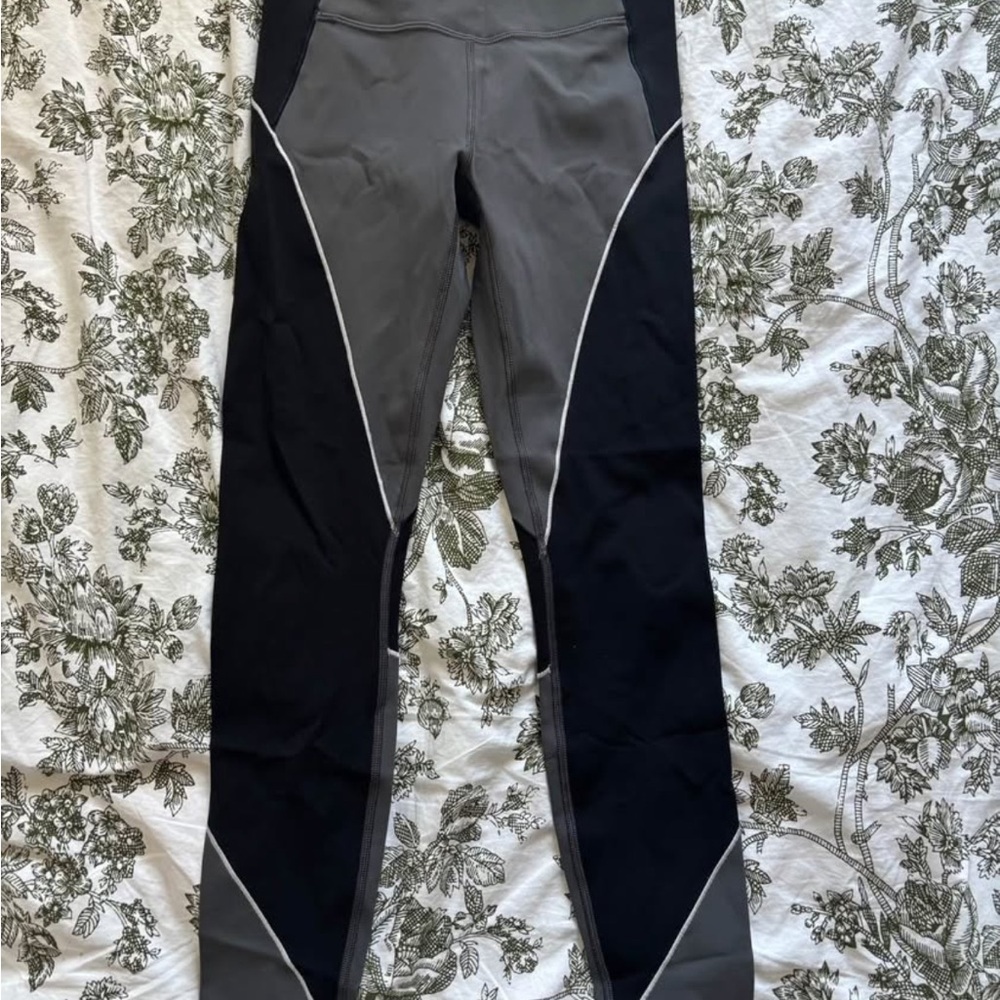 TNA leggings
